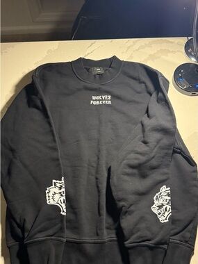 Darc Sport Wolves Forever Black Graphic Crewneck Sweatshirt